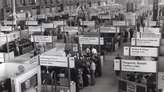 Standbau auf der ersten Nachkriegsmesse im Haus der Technik. (Foto: Messe Frankfurt)